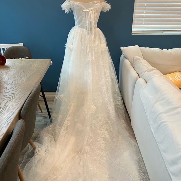 Wedding Dress - brand new - Picture 3 of 7